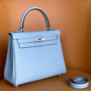 Meet your Posher, Devin